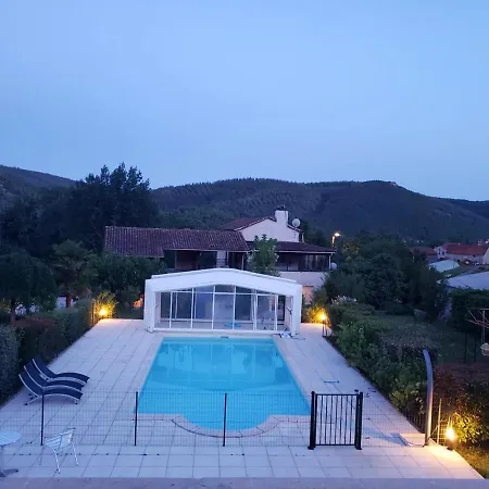 Casa de Férias Maison Charmante Avec Vue Sur La Montagne à Saint-géry + Piscine *