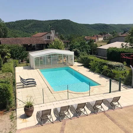 Casa de Férias Maison Charmante Avec Vue Sur La Montagne à Saint-géry + Piscine