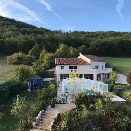 Maison Charmante Avec Vue Sur La Montagne à Saint-géry + Piscine