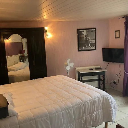 Ferienhaus Maison Charmante Avec Vue Sur La Montagne A Saint-gery + Piscine *