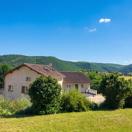 Casa de Férias Maison Charmante Avec Vue Sur La Montagne à Saint-géry + Piscine Saint-Géry