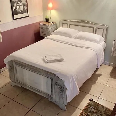 Holiday home Maison Charmante Avec Vue Sur La Montagne A Saint-gery + Piscine *