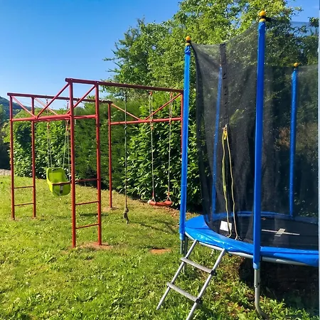 Maison Charmante Avec Vue Sur La Montagne à Saint-géry + Piscine