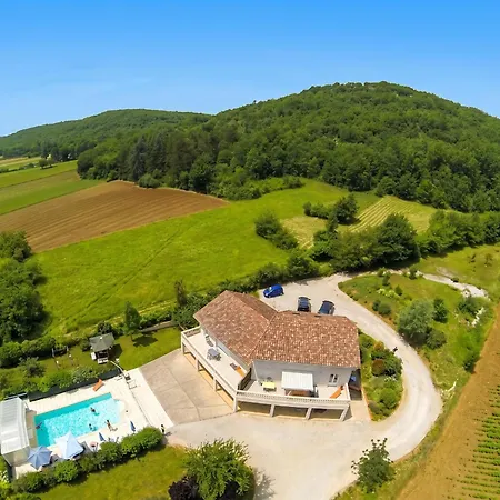 Maison Charmante Avec Vue Sur La Montagne à Saint-géry + Piscine