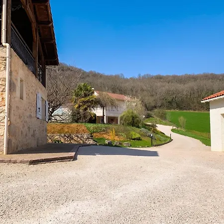 Maison Charmante Avec Vue Sur La Montagne à Saint-géry + Piscine * Saint-Géry