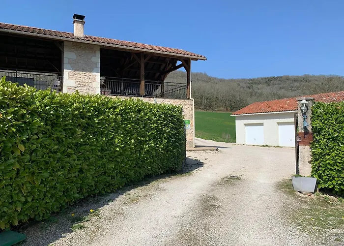 Maison Charmante Avec Vue Sur La Montagne A Saint-gery + Piscine Ferienhaus Saint-Géry