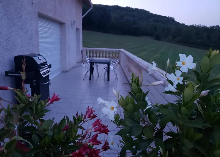 Ferienhaus Maison Charmante Avec Vue Sur La Montagne A Saint-gery + Piscine Saint-Géry