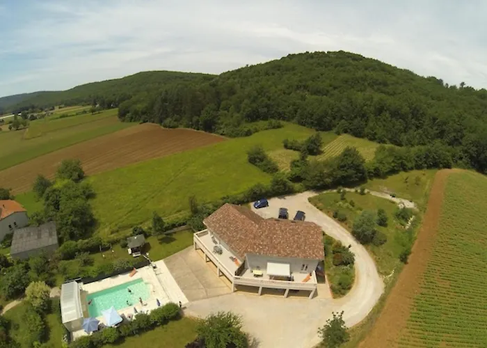 Maison Charmante Avec Vue Sur La Montagne A Saint-gery + Piscine *