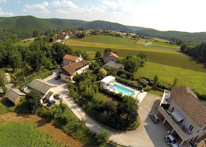 Maison Charmante Avec Vue Sur La Montagne A Saint-gery + Piscine Saint-Géry