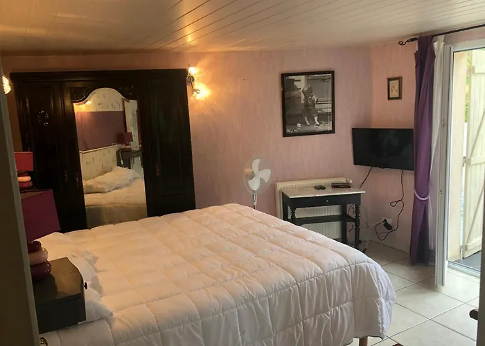 Ferienhaus Maison Charmante Avec Vue Sur La Montagne A Saint-gery + Piscine *