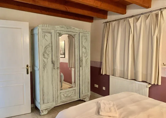 Ferienhaus Maison Charmante Avec Vue Sur La Montagne A Saint-gery + Piscine Saint-Géry